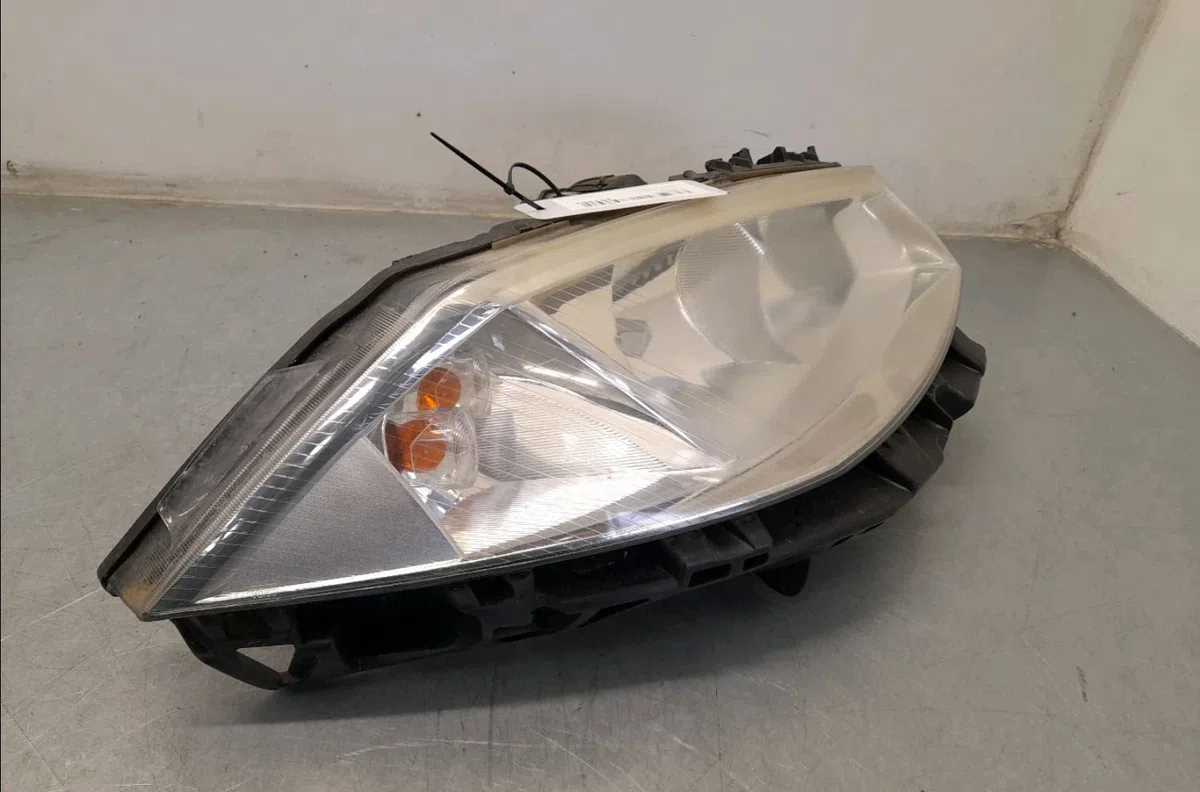 Phare droit Renault MEGANE II (BM0-1_, CM0-1_) 1.6 16v (bm0c, cm0c) (2002-2008) occasion