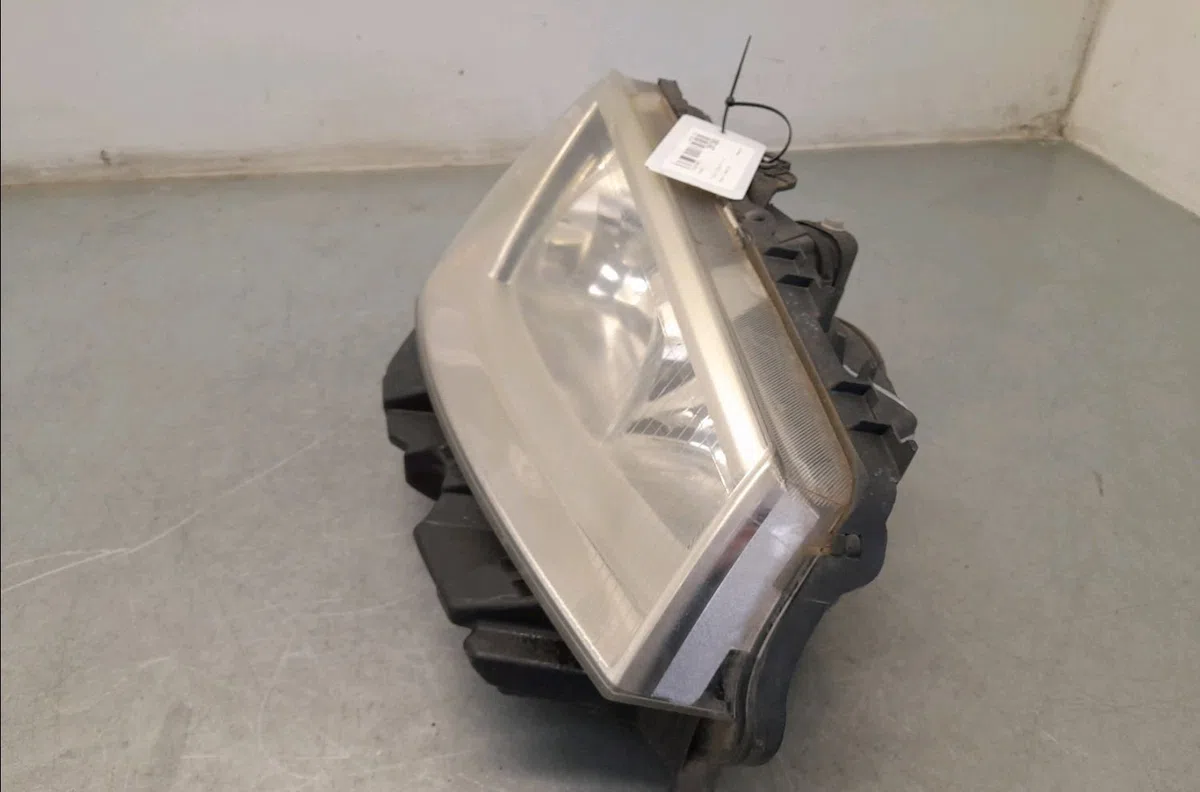 Phare droit Renault MEGANE II (BM0-1_, CM0-1_) 1.6 16v (bm0c, cm0c) (2002-2008) occasion