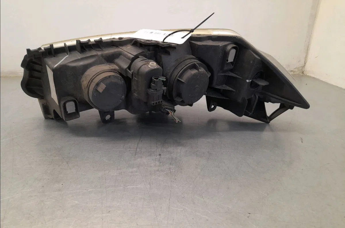 Phare droit Renault MEGANE II (BM0-1_, CM0-1_) 1.6 16v (bm0c, cm0c) (2002-2008) occasion