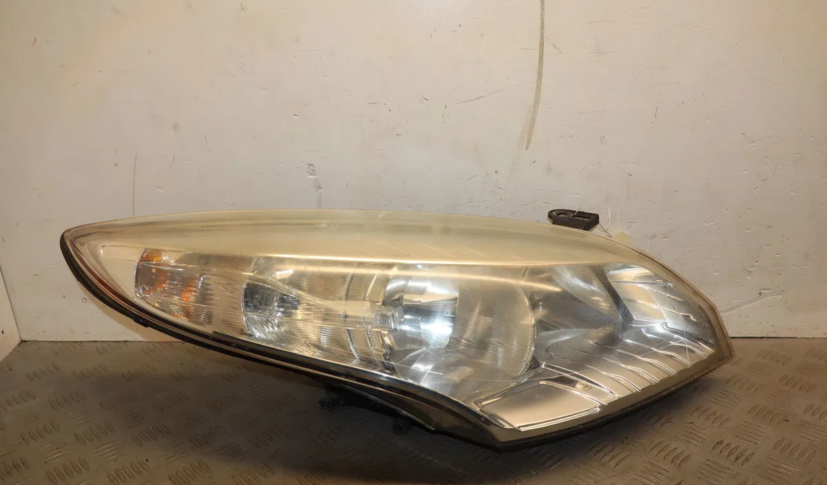 Phare droit Renault MEGANE III 3-5 portes (BZ0-1_, B3_) 1.5 dci (bz09, bz0d, bz1w, bz29, bz14) (2009) 5 portes occasion
