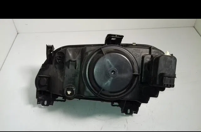 Phare droit Renault MEGANE Scenic (JA0-1_) 1.6 16v (ja0b, ja04, ja11, ja00) (1998-1999) occasion