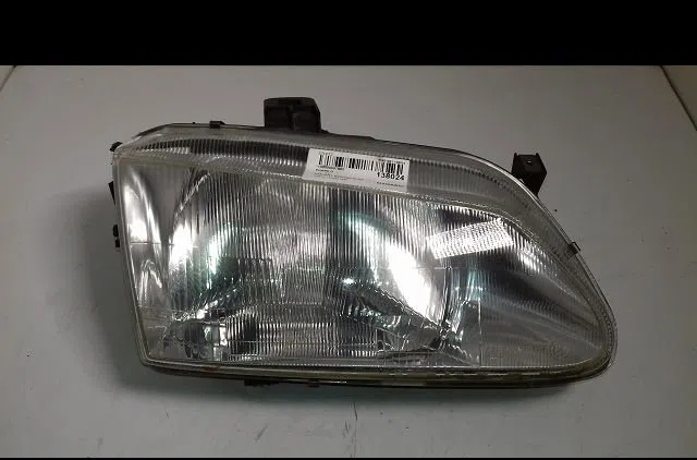 Phare droit Renault MEGANE Scenic (JA0-1_) 1.6 16v (ja0b, ja04, ja11, ja00) (1998-1999) occasion