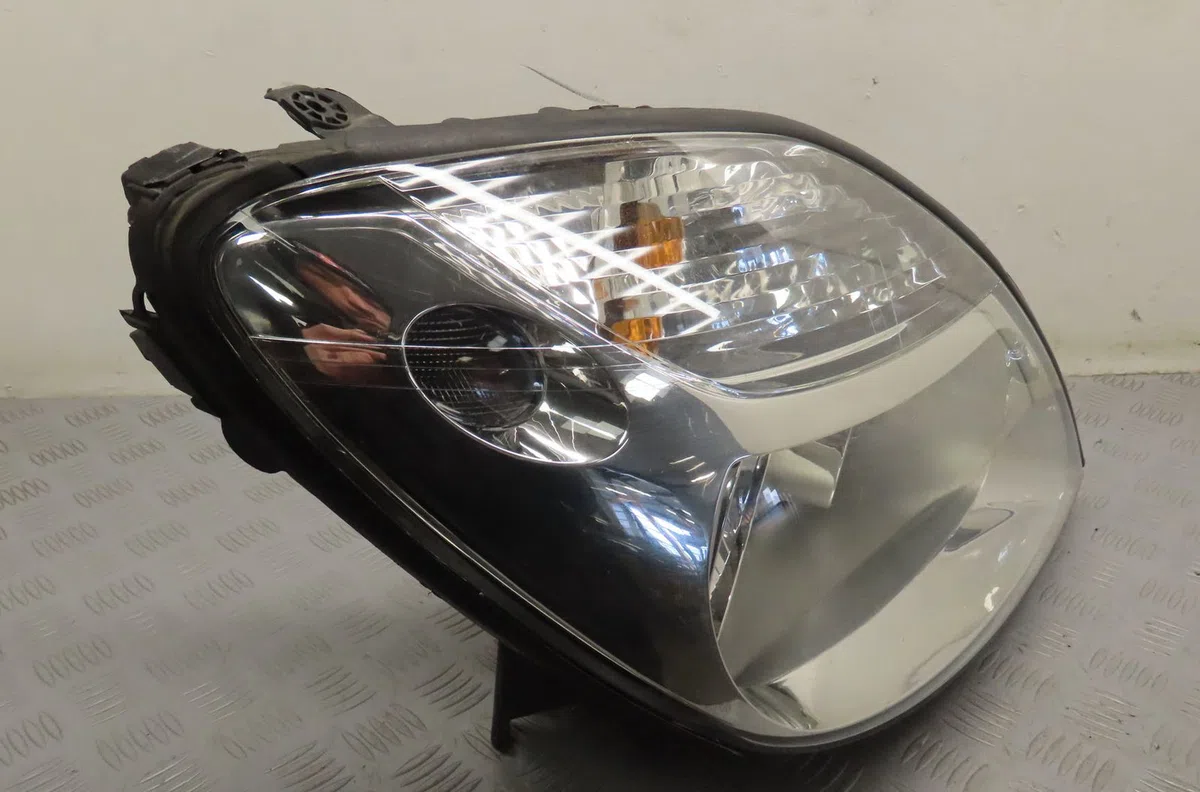 Phare droit Renault MEGANE Scenic (JA0-1_) 1.6 16v (ja0b, ja04, ja11, ja00) (1998-1999) occasion
