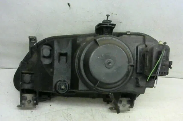 Phare droit Renault MEGANE Scenic (JA0-1_) 1.6 e (ja0f) (1996-1999) occasion