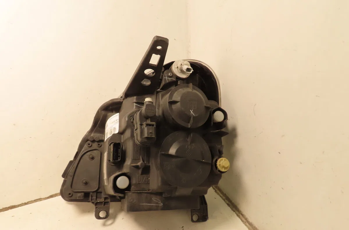 Phare droit Renault MODUS - GRAND MODUS (F-JP0_) 1.2 (jp0c, jp0k, fp0c, fp0k, fp0p, jp0p, jp0t) (2004) 5 portes occasion
