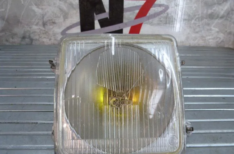 Phare droit RENAULT R6 occasion