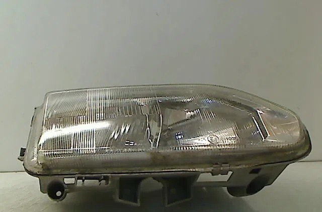 Phare droit RENAULT SAFRANE 1992 occasion