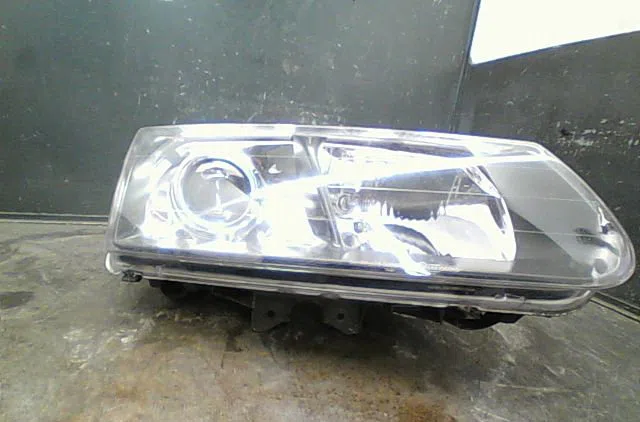 Phare droit Renault SAFRANE II (B54_) 2.0 16v (b54l) (1996-2000) occasion