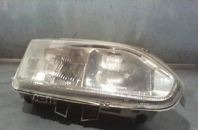 Phare droit RENAULT SAFRANE Phase 1 04-1992--09-1996 2.0i occasion