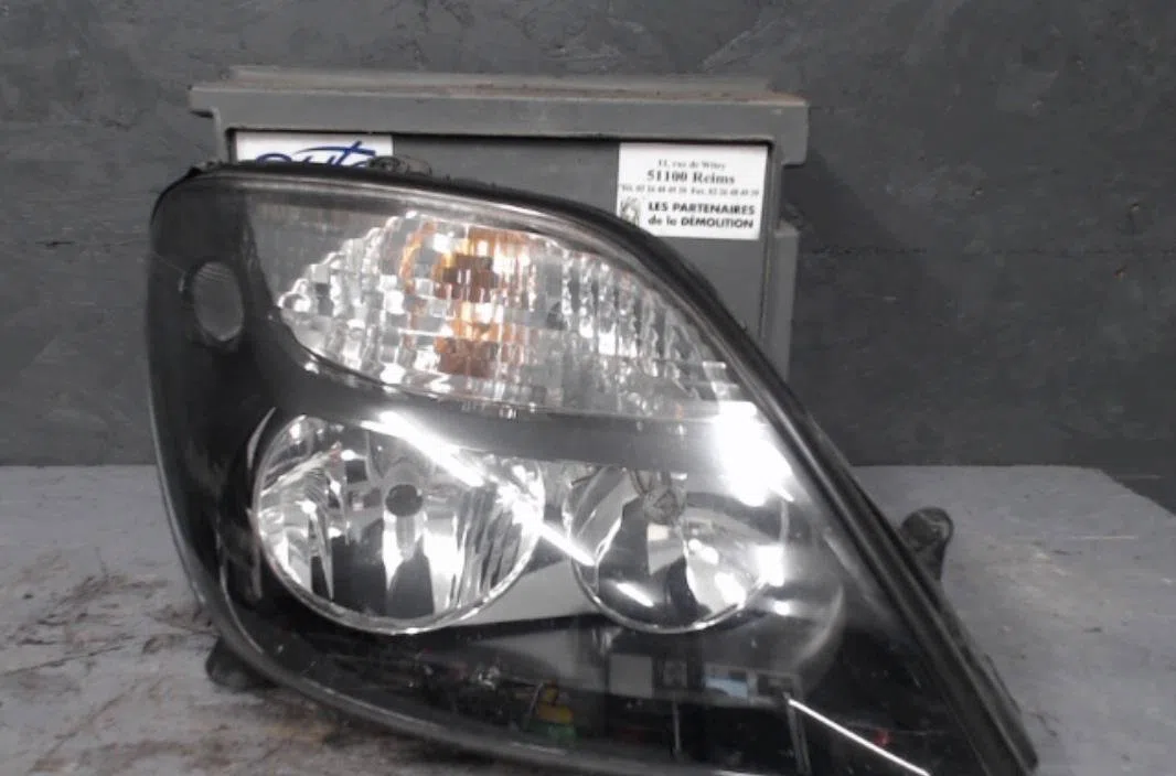 Phare droit RENAULT SCENIC 1  SCENIC 1 PHASE 2 occasion