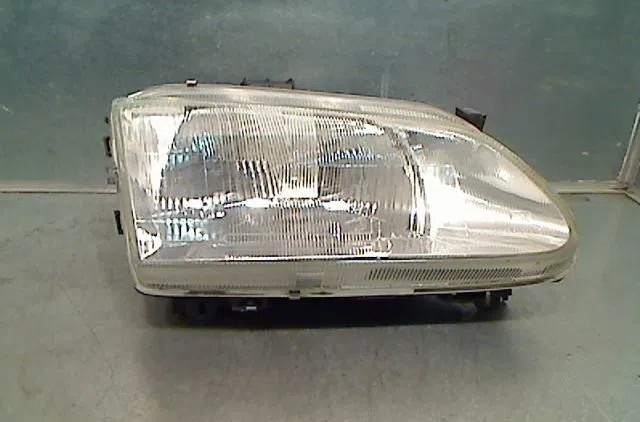 Phare droit RENAULT SCENIC 1999 occasion
