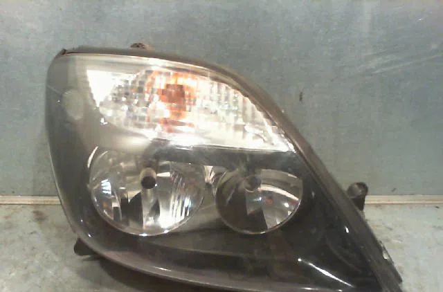 Phare droit RENAULT SCENIC 2002 occasion