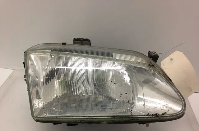 Phare droit RENAULT SCENIC I 1997 occasion