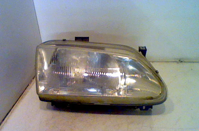 Phare droit RENAULT SCENIC I 1999 occasion