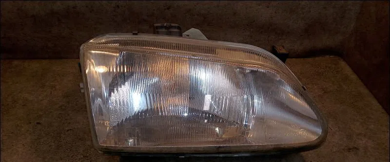 Phare droit Renault SCÉNIC I Monospace (JA0-1_, FA0_) 1.6 (ja00, ja16, ja15, ja19, ja1v, ja2b, ja2c, ja0b,... (1999-2003
