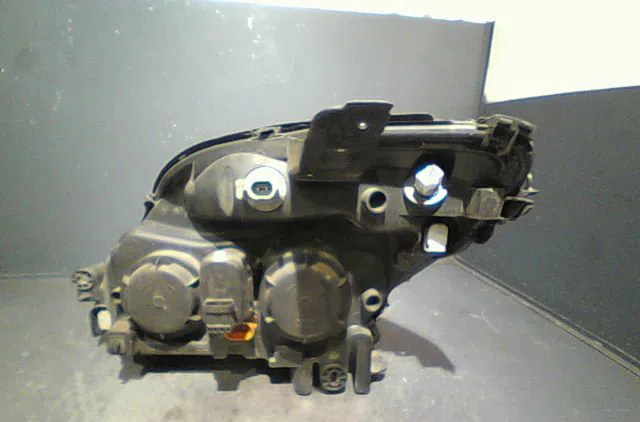 Phare droit Renault SCÉNIC I Monospace (JA0-1_, FA0_) 1.9 dci (ja05, ja1f) (1999-2003) 5 portes occasion