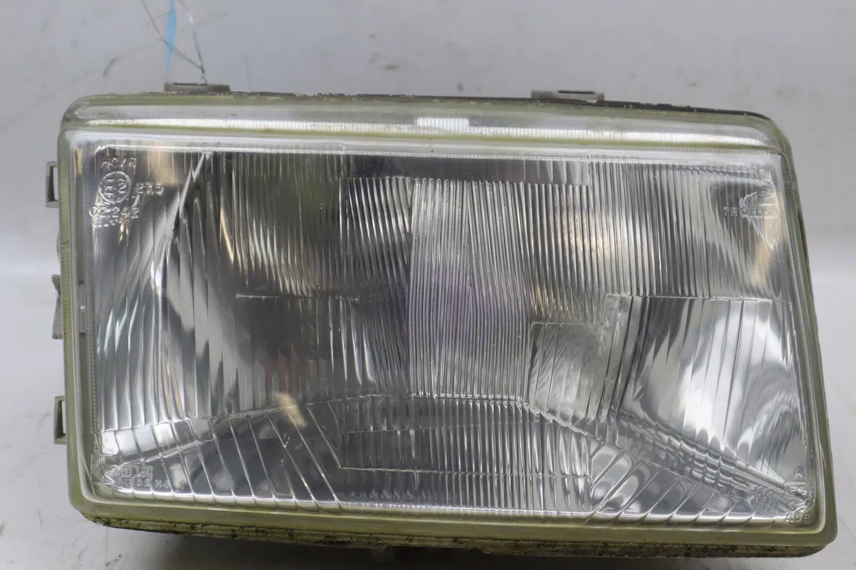 Phare droit Renault TRAFIC Camionnette (TXX) 2.1 d (1989-1994) occasion