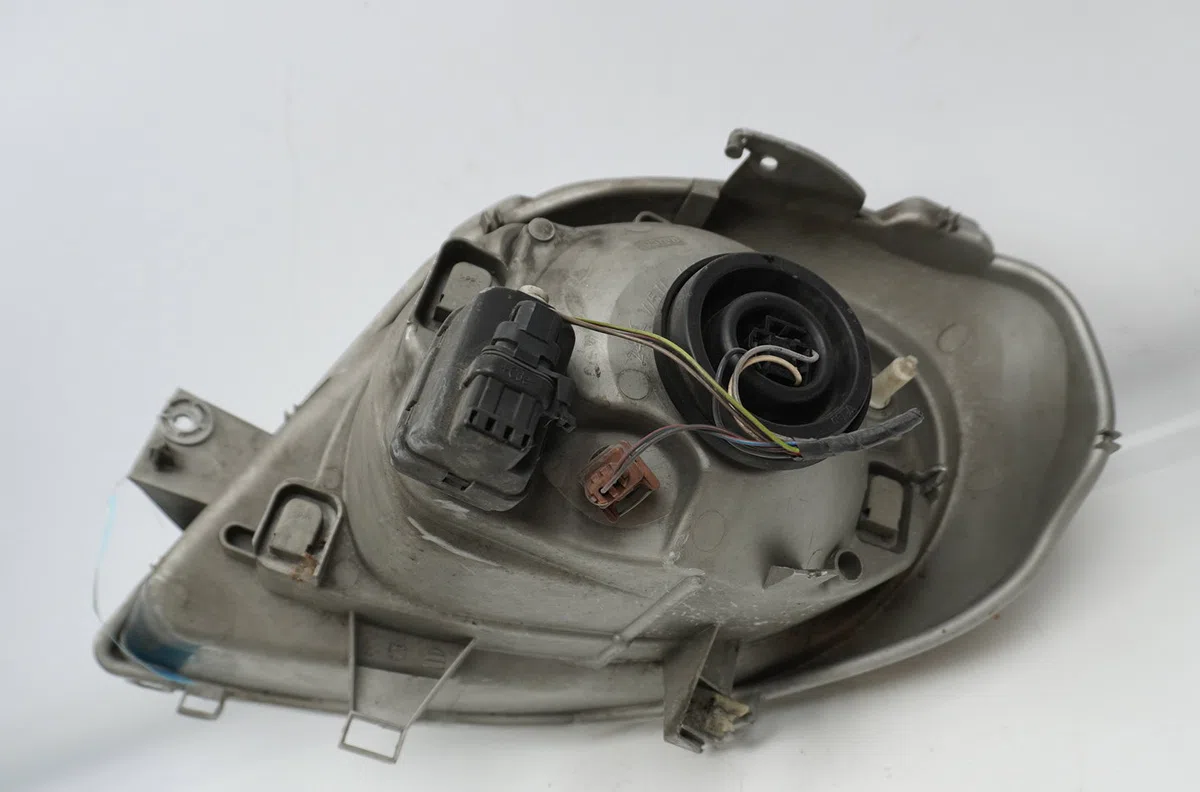 Phare droit Renault TRAFIC II Autobus-Autocar (JL) 2.5 dci 135 (jl0d) (2003-2006) occasion