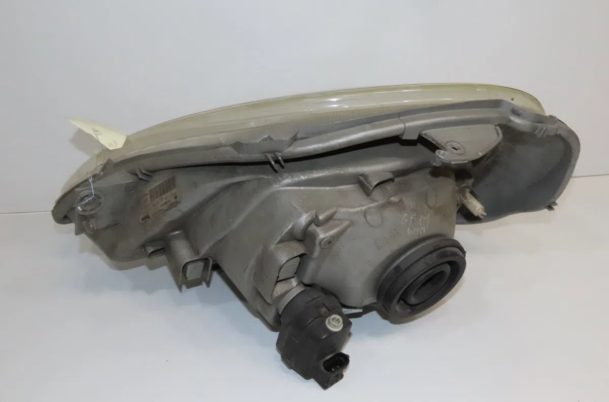 Phare droit Renault TRAFIC II Camionnette (FL) 1.9 dci 100 (fl0c) (2001-2006) occasion