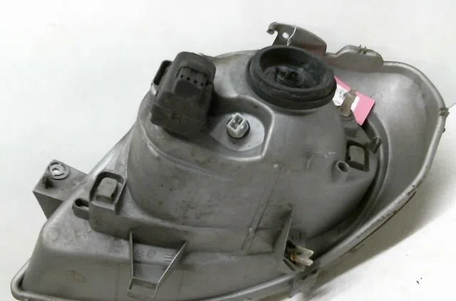 Phare droit Renault TRAFIC II Camionnette (FL) 1.9 dci 100 (fl0c) (2001-2006) occasion