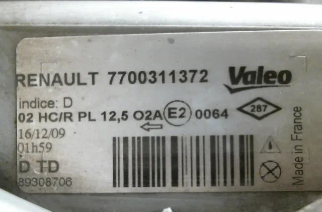 Phare droit Renault TRAFIC II Camionnette (FL) 1.9 dci 100 (fl0c) (2001-2006) occasion