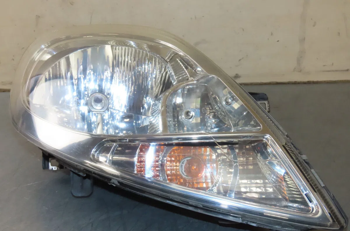 Phare droit Renault TRAFIC II Camionnette (FL) 2.5 dci 145 (fl0j) (2006) occasion