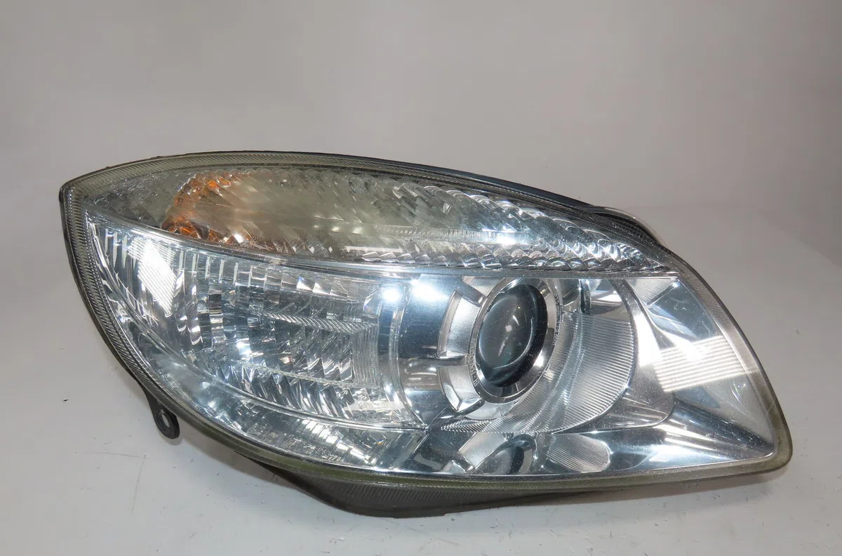 Phare droit Skoda FABIA II Combi (545) 1.4 tdi (2007-2010) occasion