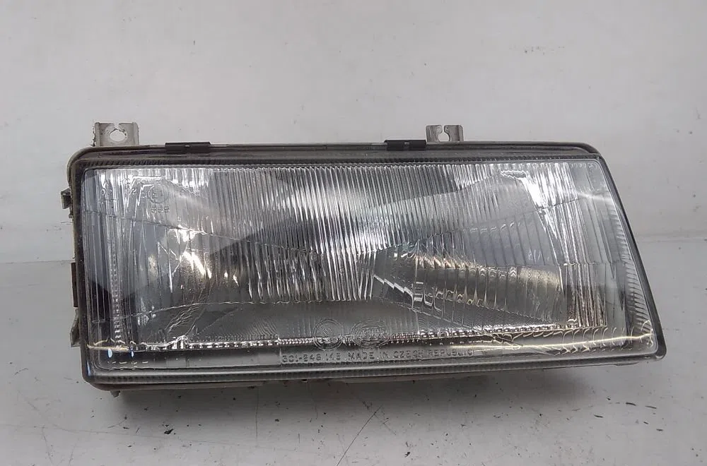 Phare droit SKODA FELICIA 2000 occasion