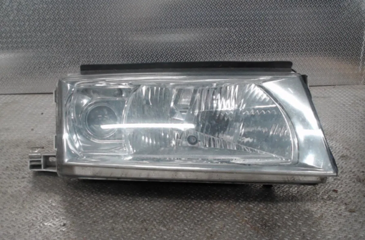 Phare droit Skoda OCTAVIA I (1U2) 1.9 tdi (1996-2010) occasion