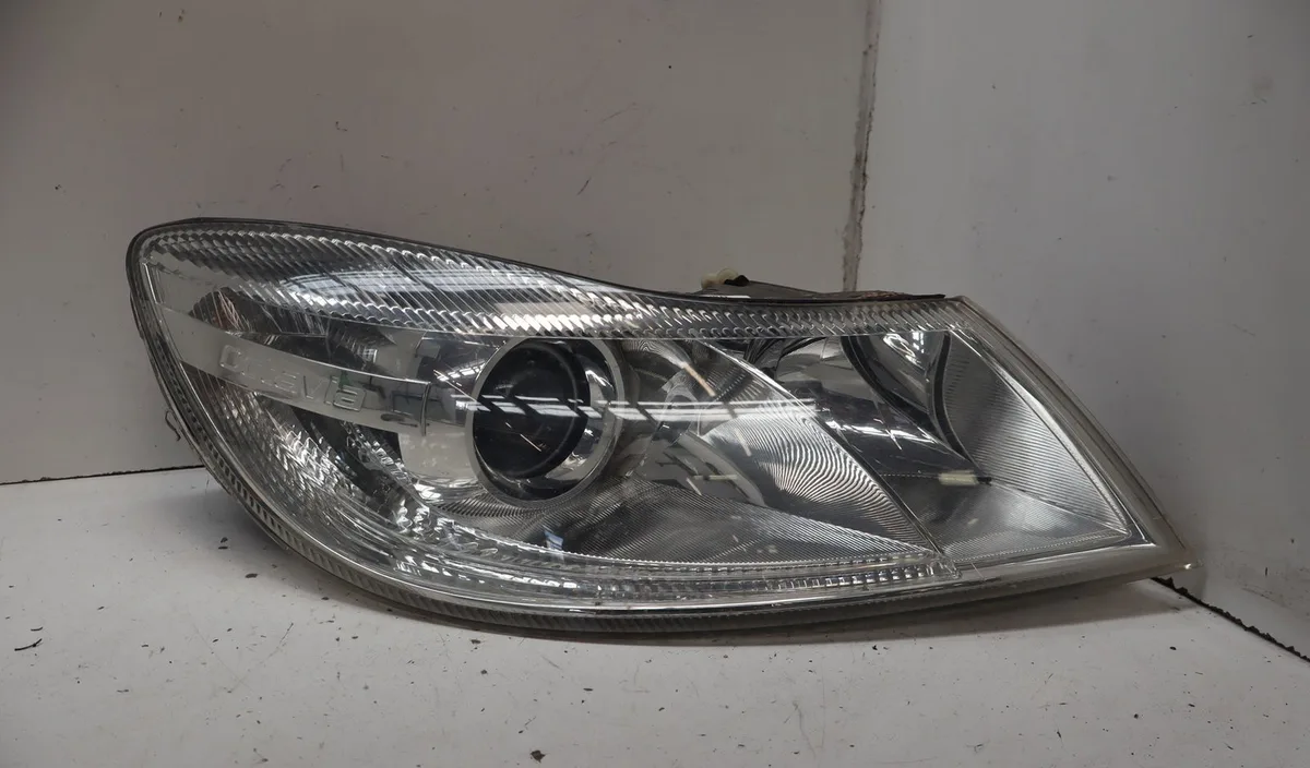 Phare droit Skoda OCTAVIA II Combi (1Z5) 1.6 tdi (2009-2013) occasion