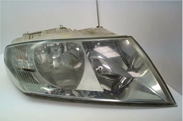Phare droit Skoda OCTAVIA II Combi (1Z5) 2.0 tdi (2010-2013) occasion
