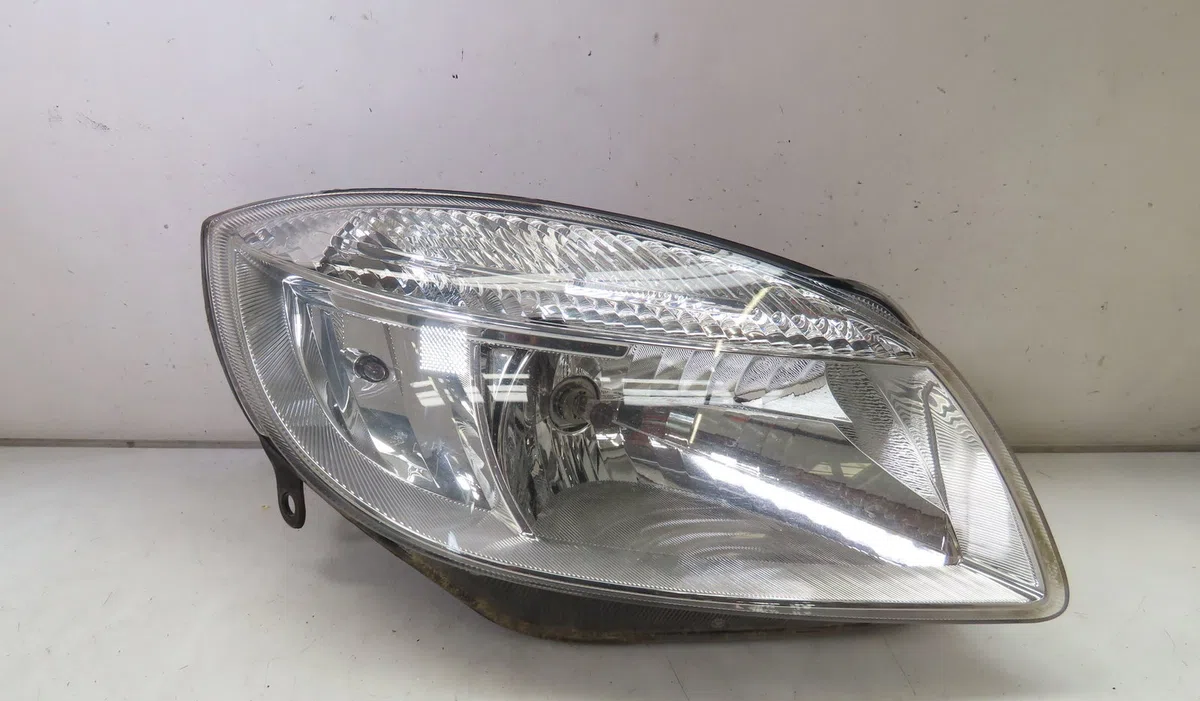 Phare droit Skoda ROOMSTER (5J7) 1.4 tdi (2006-2010) occasion