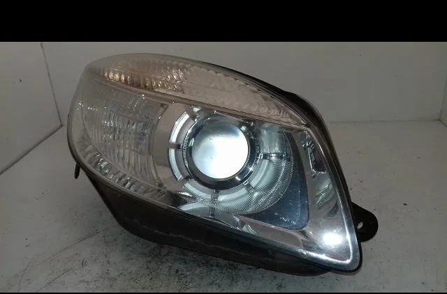 Phare droit Skoda ROOMSTER (5J7) 1.9 tdi (2006-2010) 5 portes occasion
