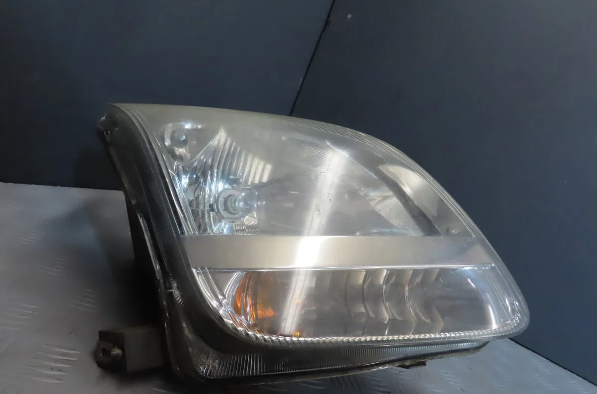 Phare droit SUBARU JUSTY 2003 occasion