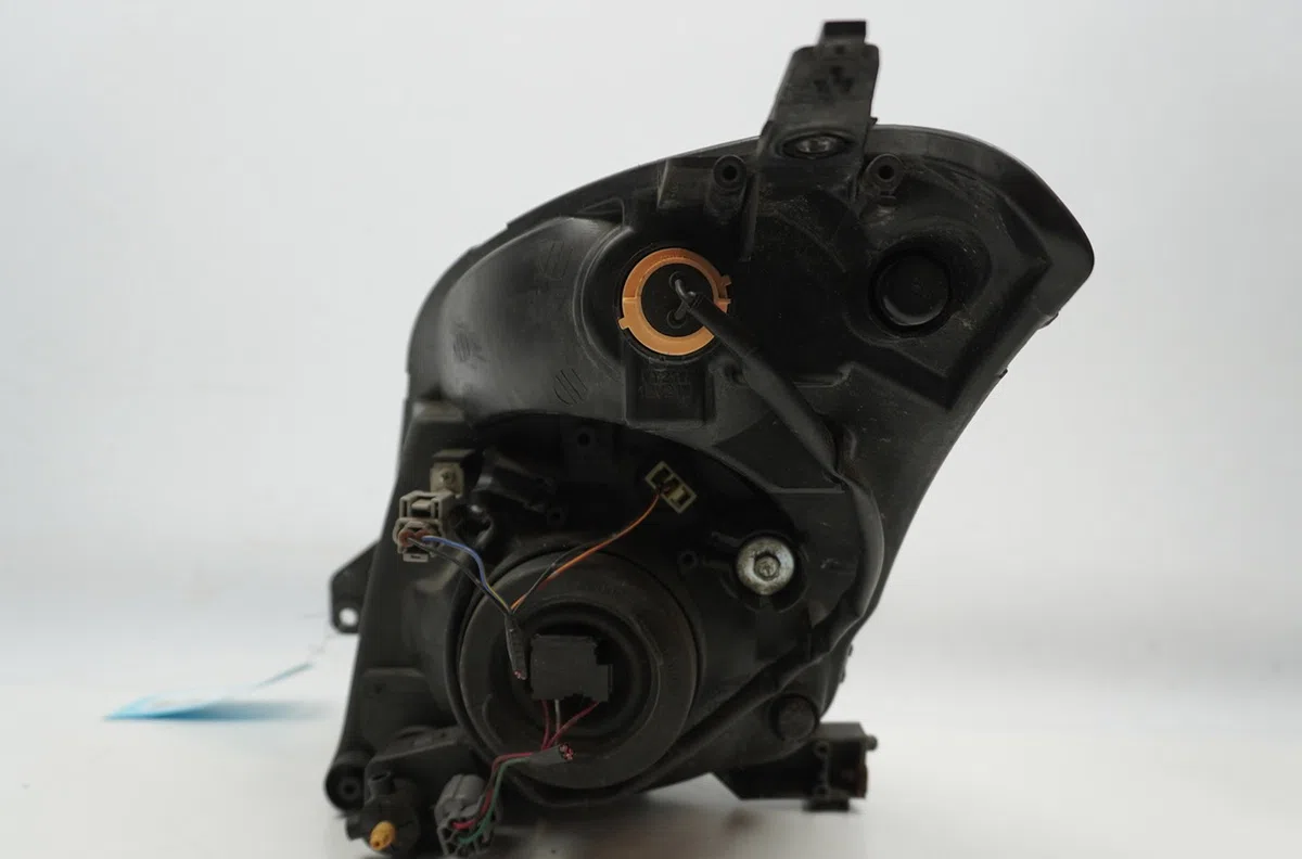 Phare droit SUZUKI SWIFT III  1.3 VVT 4X4 occasion