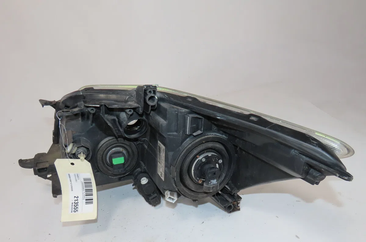 Phare droit Toyota AURIS (_E15_) 1.4 d-4d (nde150_) (2007-2012) 3 portes occasion