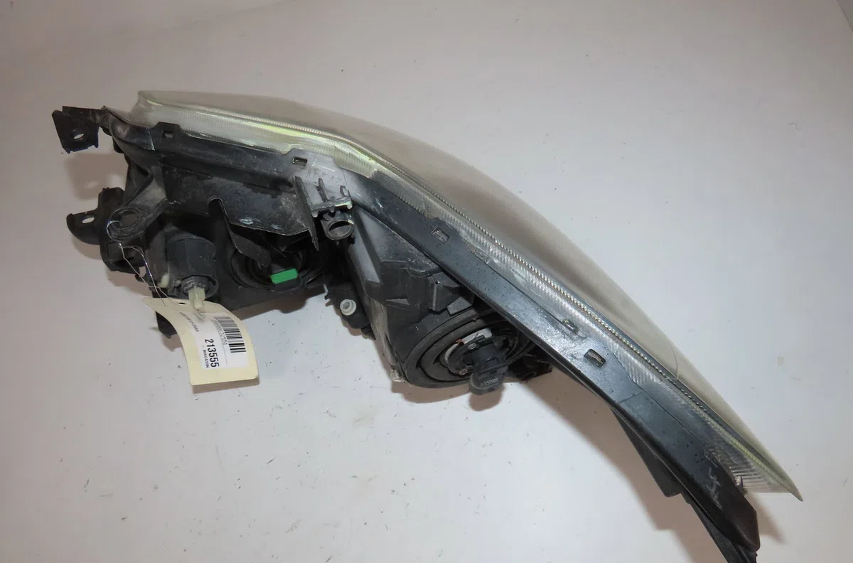Phare droit Toyota AURIS (_E15_) 1.4 d-4d (nde150_) (2007-2012) 3 portes occasion