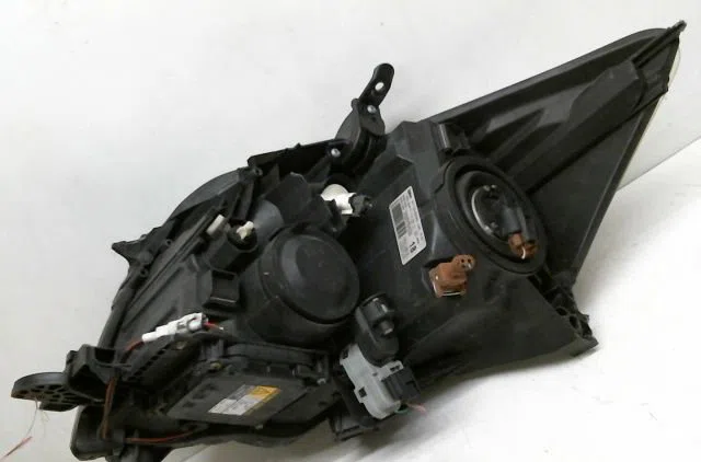 Phare droit Toyota AURIS (_E15_) 2.2 d (ade157_, ade151_) (2006-2012) occasion