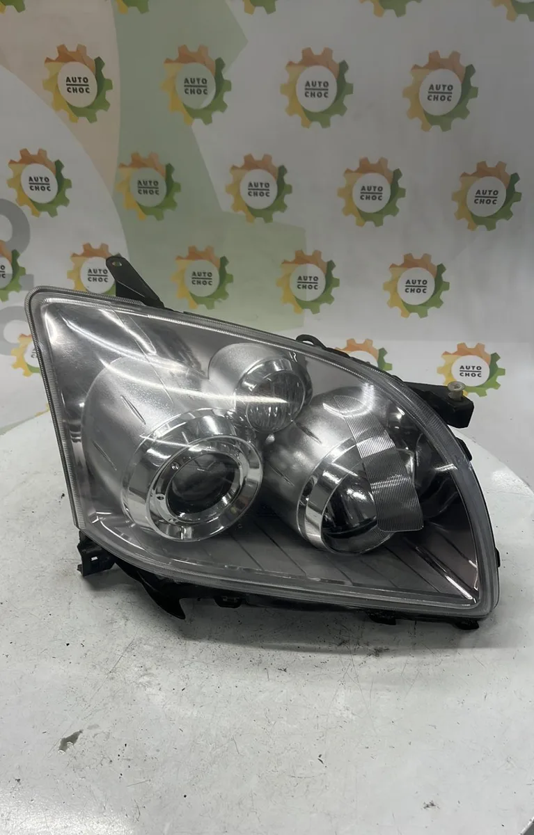 Phare droit TOYOTA AVENSIS 2 PHASE 2 occasion