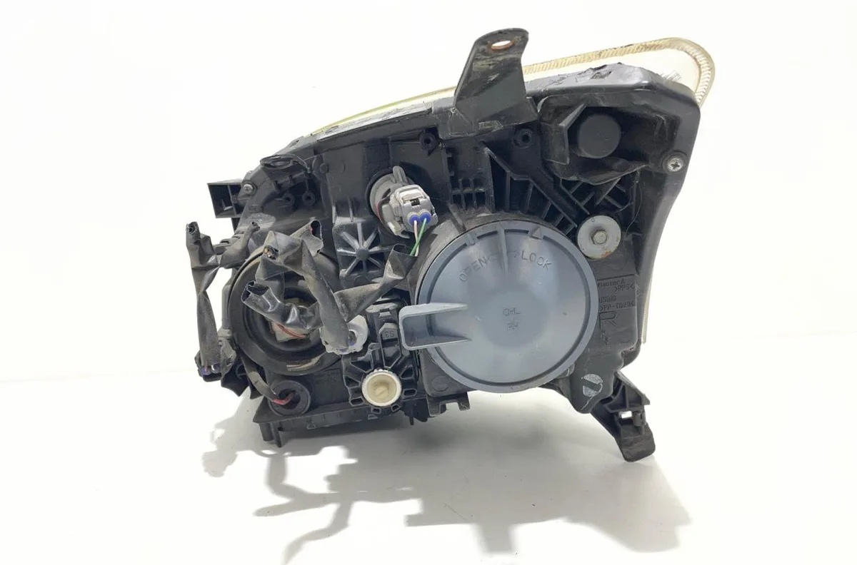 Phare droit Toyota AVENSIS Break (_T25_) 2.0 d-4d (adt250_) (2006-2008) occasion