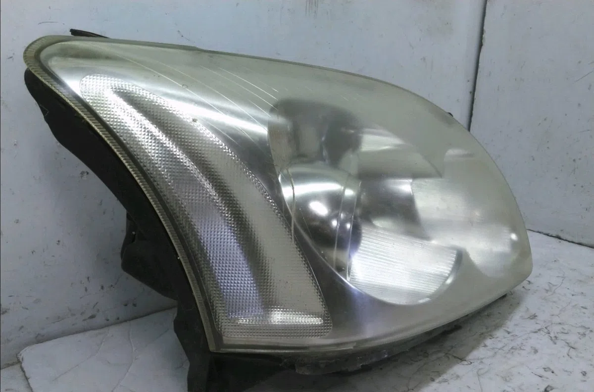 Phare droit Toyota AVENSIS Break (_T25_) 2.0 d-4d (cdt250_) (2003-2008) occasion