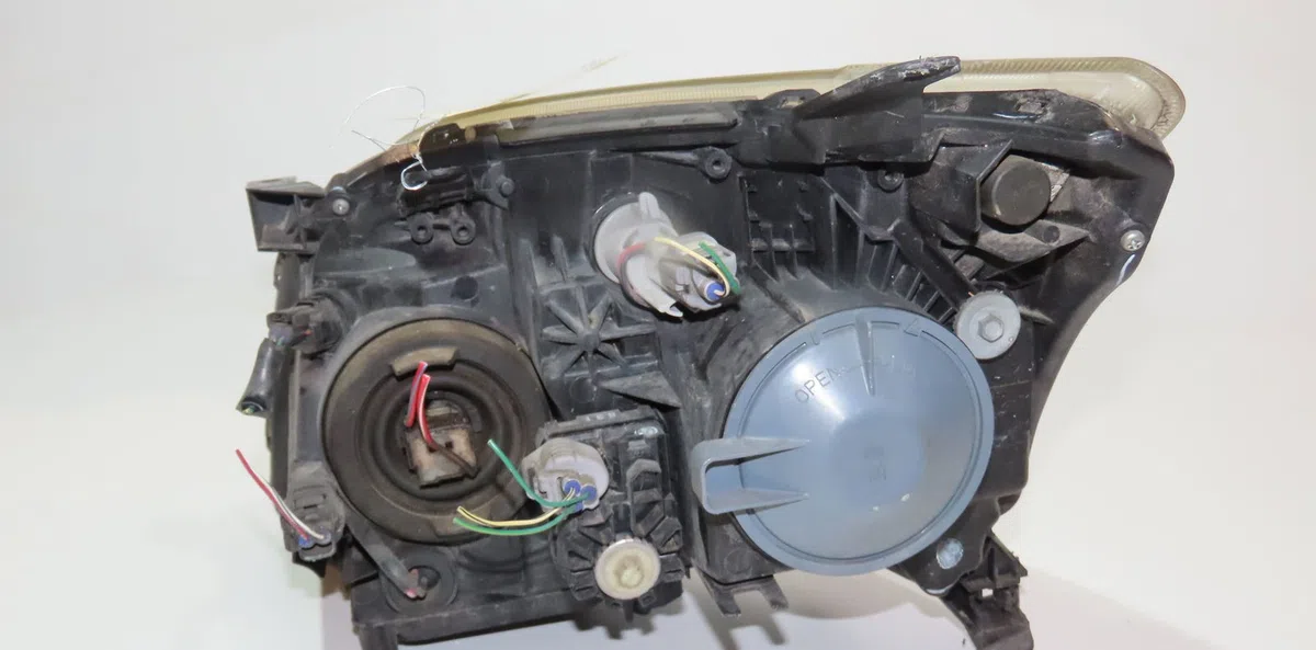 Phare droit Toyota AVENSIS Break (_T27_) 2.0 d-4d (adt270_) (2011-2018) occasion