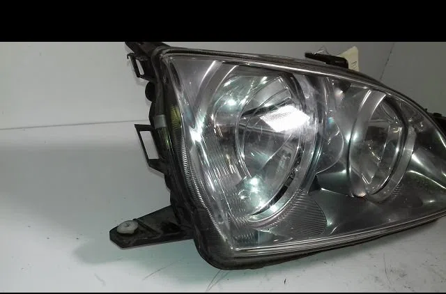 Phare droit Toyota AVENSIS Liftback (_T22_) 2.0 d-4d (cdt220_) (1999-2003) occasion