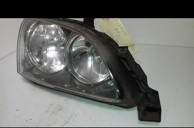Phare droit Toyota AVENSIS Liftback (_T22_) 2.0 d-4d (cdt220_) (1999-2003) occasion