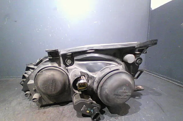 Phare droit Toyota AVENSIS (_T22_) 2.0 d-4d (cdt220_) (1999-2003) occasion