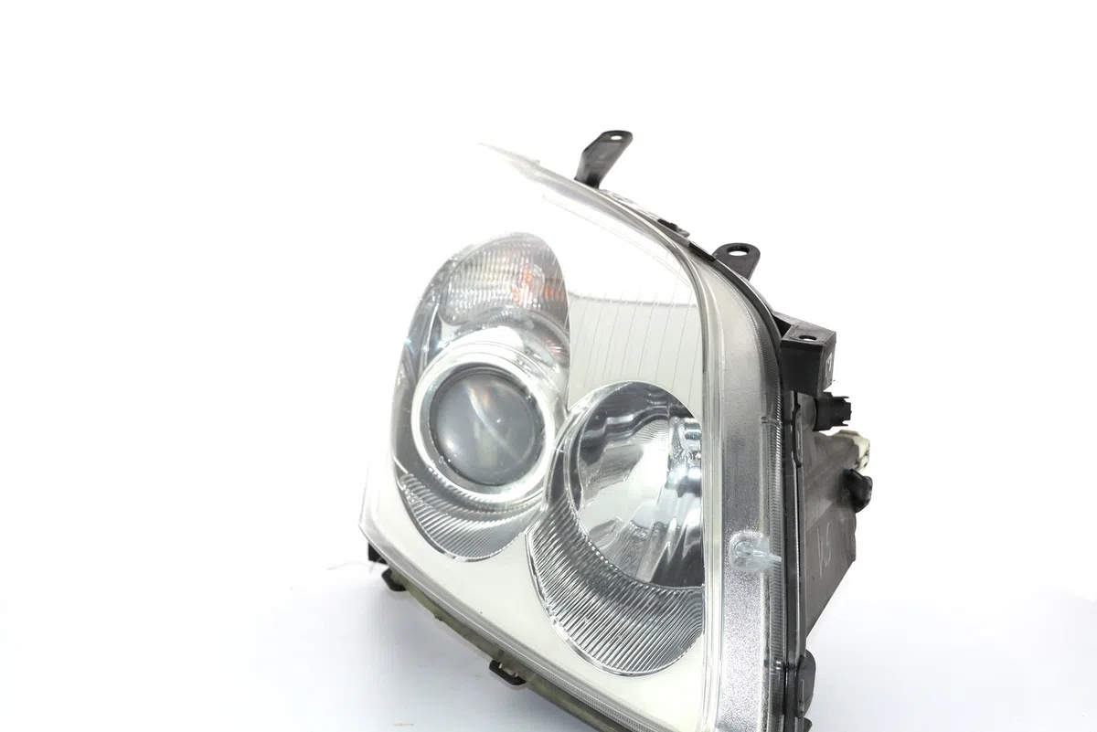 Phare droit Toyota AVENSIS (_T25_) 1.8 (zzt251_) (2003-2008) occasion