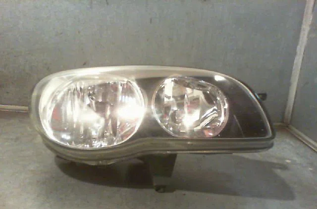 Phare droit TOYOTA COROLLA 2000 occasion