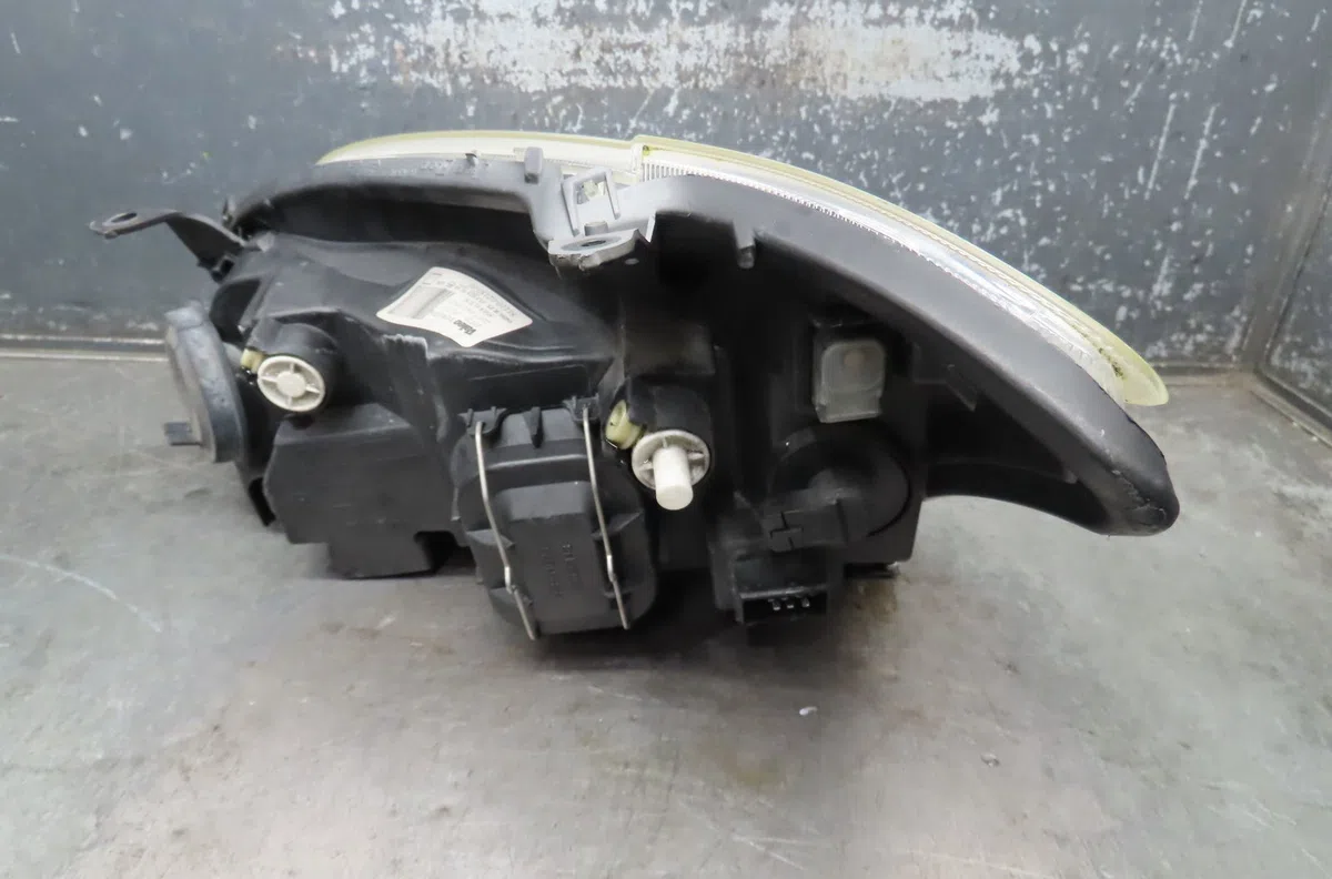 Phare droit Toyota COROLLA (_E12_) 1.6 vvt-i (zze121_) (2002-2006) occasion