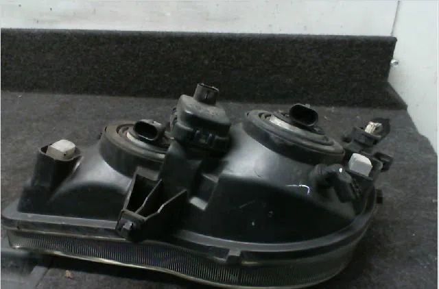 Phare droit Toyota COROLLA Liftback (_E11_) 1.6 (zze112_) (2000-2002) occasion