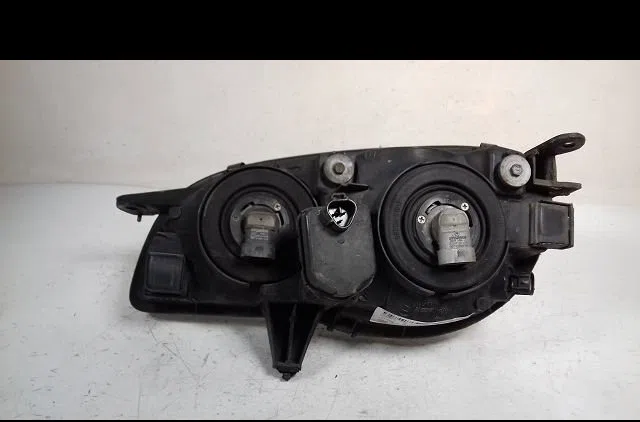 Phare droit Toyota COROLLA Liftback (_E11_) 2.0 d-4d (cde110_) (2000-2002) occasion